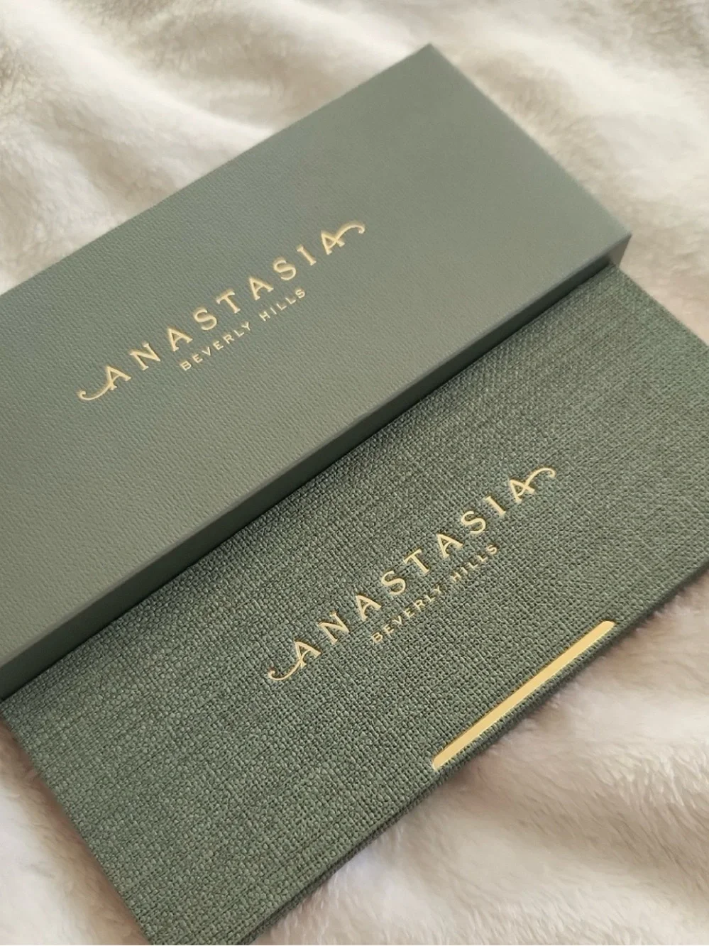 Anastasia Beverly Hills Green Textured Eyeshadow Palette Case with Gold Logo